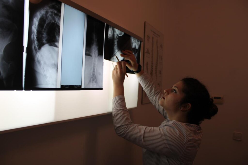 Lucie realizando un ajuste